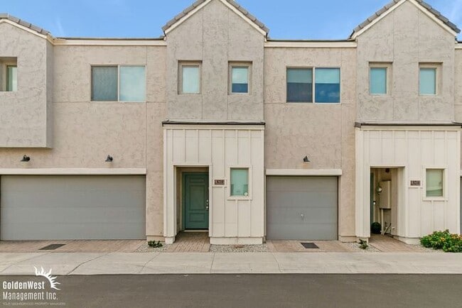 Primary Photo - Modern 2Bdm 2.5Ba Home in Central Phoenix-MI Special!