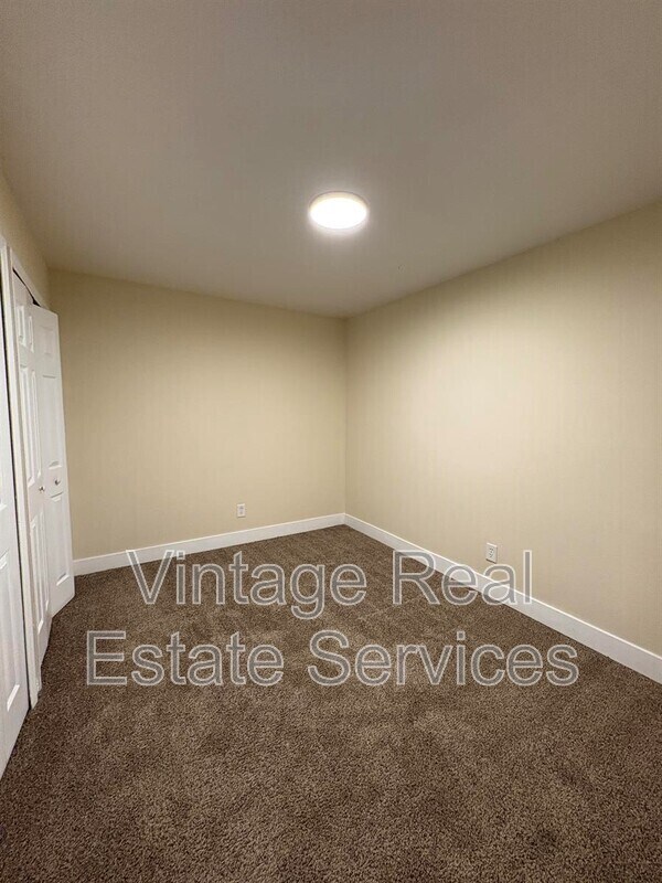 Building Photo - 305 W Grant St