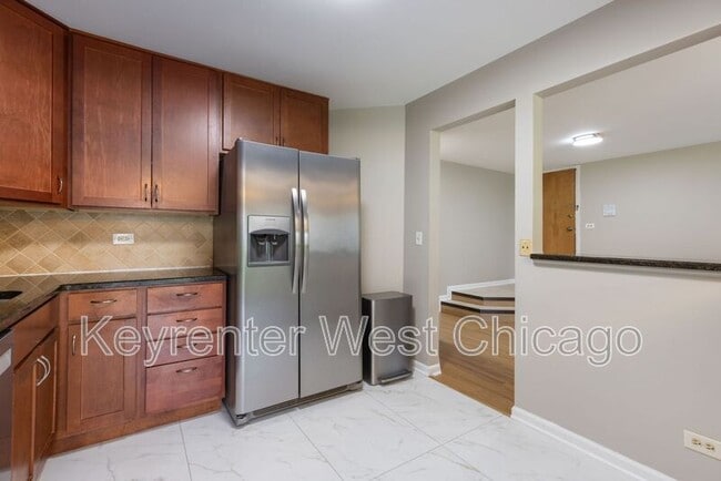 Building Photo - 1851 Fox Run Dr