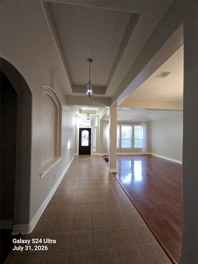 Building Photo - 5031 Gulf Stream Ln