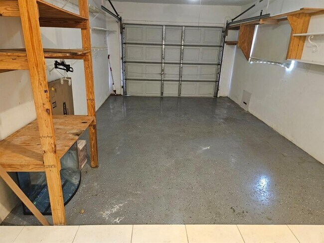 Building Photo - 7904 NW 70th Ct
