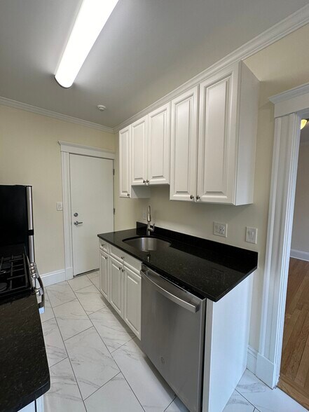 Building Photo - 3 Chauncy Ln