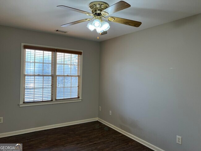Building Photo - 2476 Sewell Mill Rd
