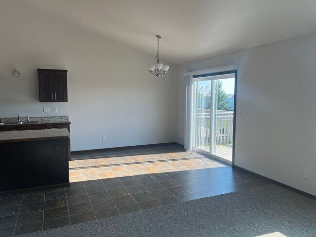 Building Photo - 3 Bed 3 Bath Twin Home