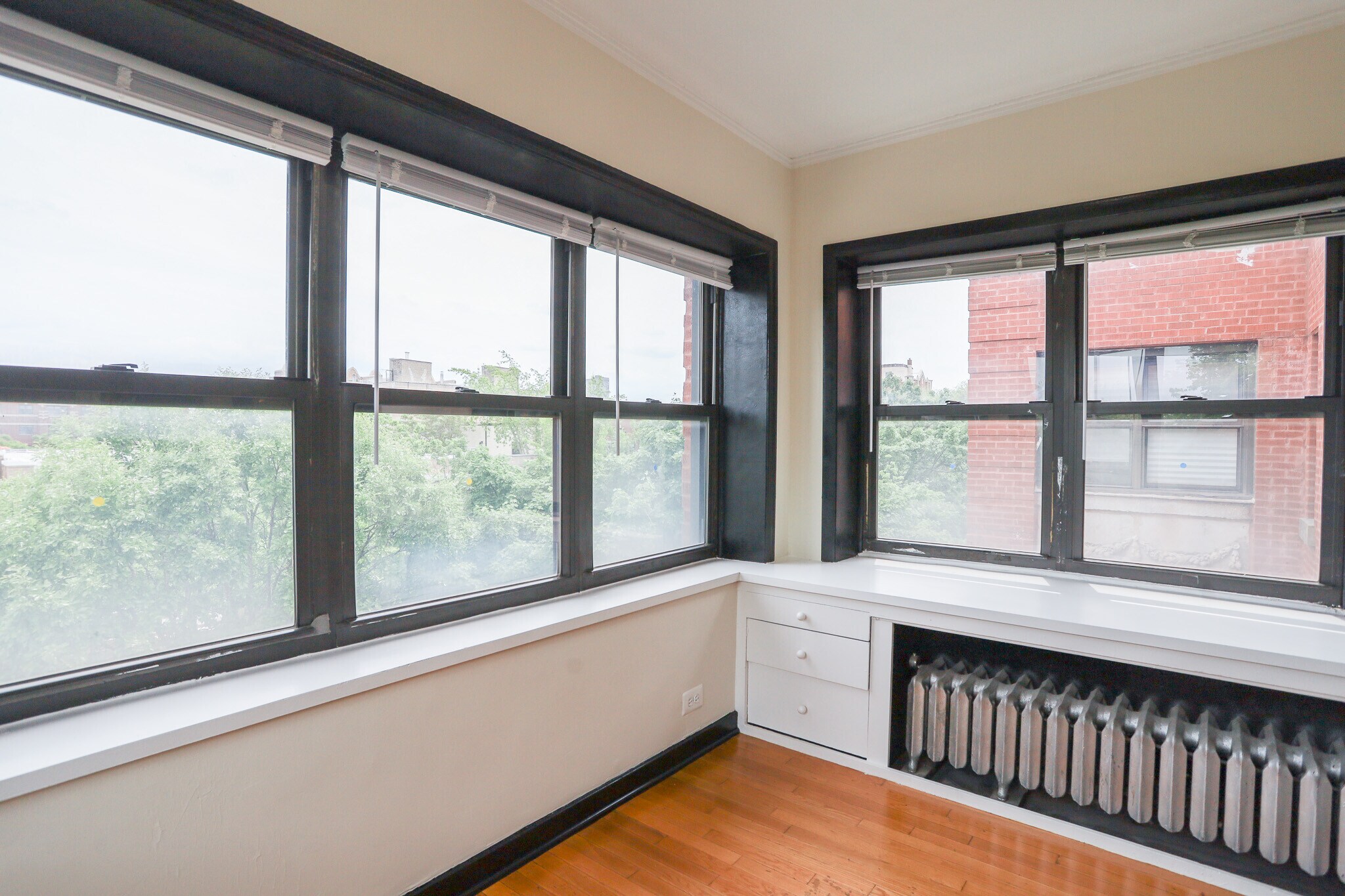 Building Photo - 4546 N Malden St