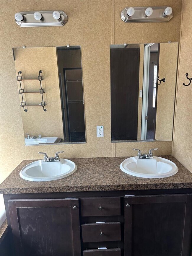 Building Photo - 172 Old Potato Rd