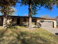 Building Photo - 7412 Warren W