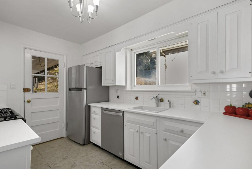 Building Photo - 5612 Massachusetts Ave