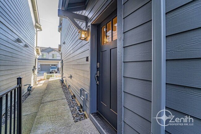 Building Photo - 2403 Trail View Ct