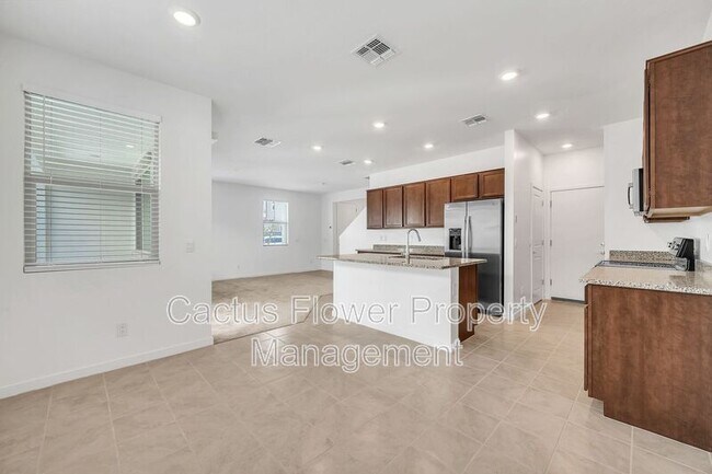 Building Photo - 9850 E Tamery Ave