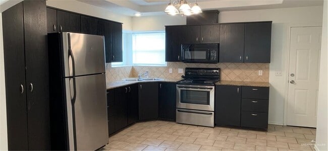 Building Photo - 9 Moonlight Ln