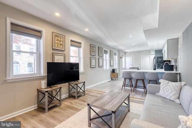 Building Photo - 447 Gittings St