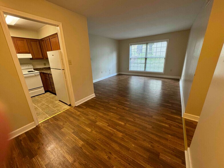 Building Photo - 1801 Marion Manor Dr
