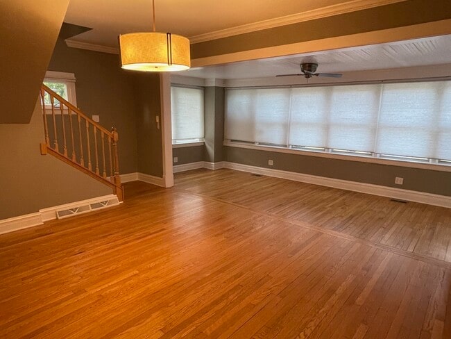 Building Photo - 831 Hayes Ave