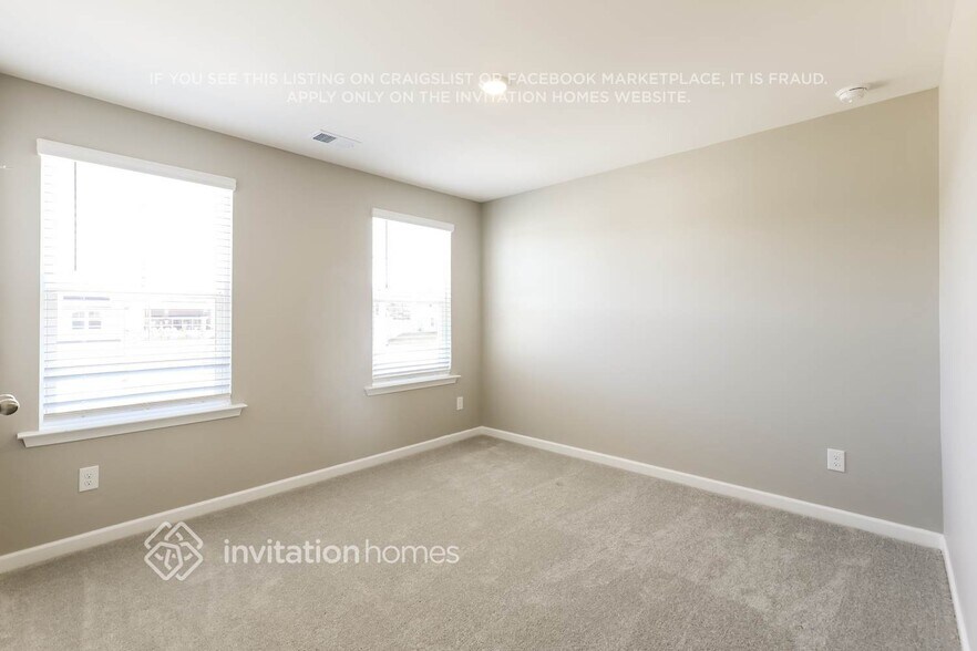 Building Photo - 537 Almere Dr