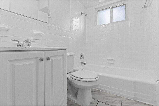 Building Photo - 2615 Flamingo Dr