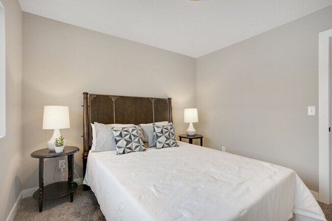 Building Photo - Available 07/01! New Build 4 bed 3 Bath in Hopkins!