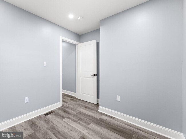 Building Photo - 2075 Bellmore St