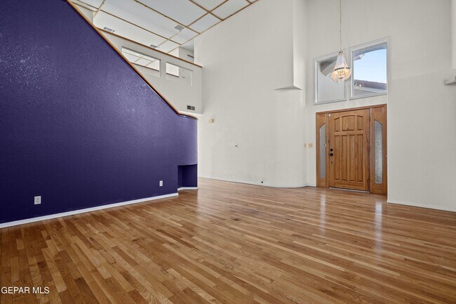 Building Photo - 624 Skydale Dr