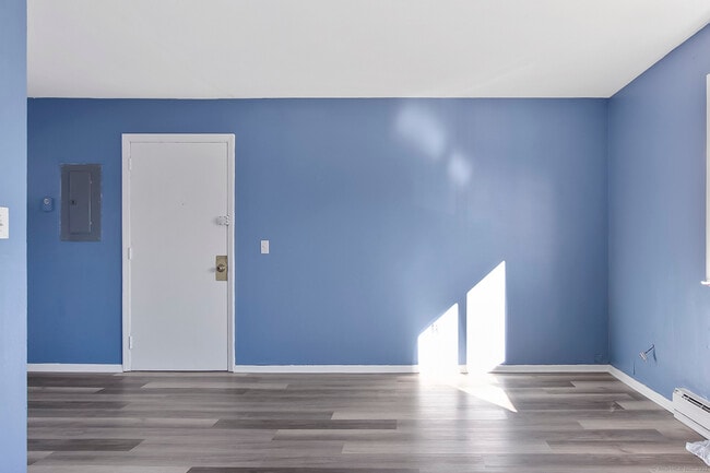 Building Photo - 36 Woodbury Ave