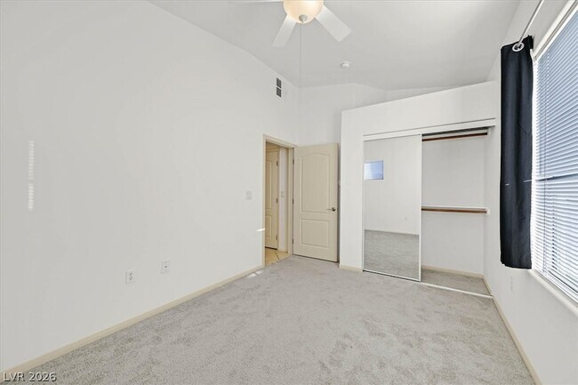 Building Photo - 2305 W Horizon Ridge Pkwy