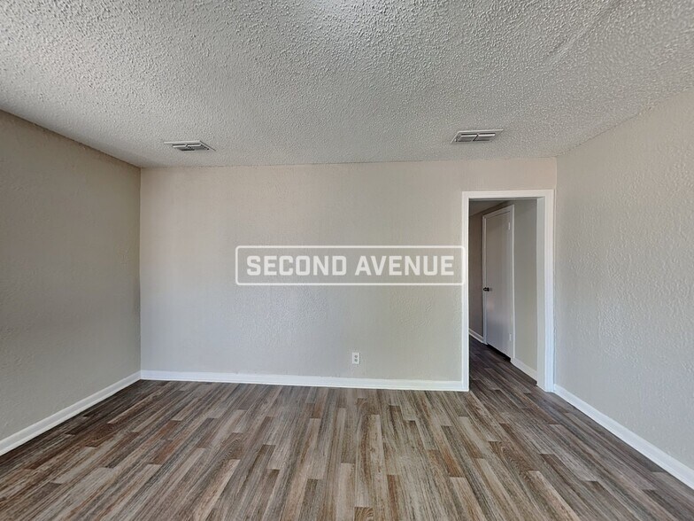 Building Photo - 2727 W 45th St