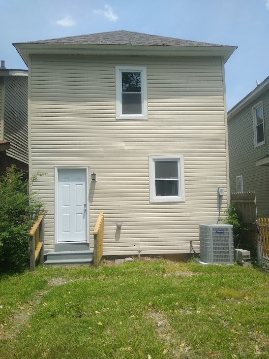 Building Photo - 907 Rugby St