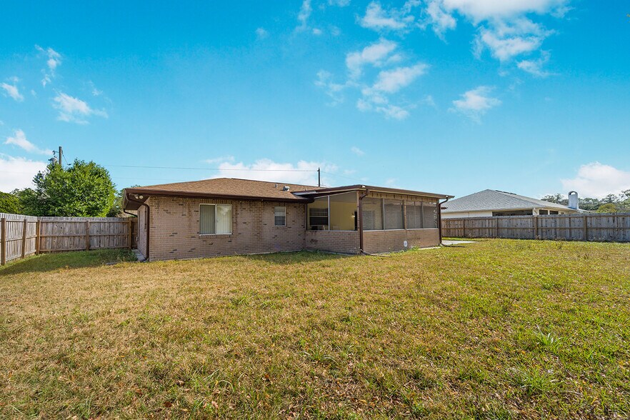 Building Photo - 784 E Fairbairn Dr