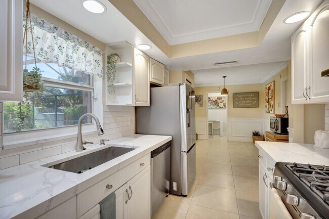 Building Photo - 11721 Inverness Cir