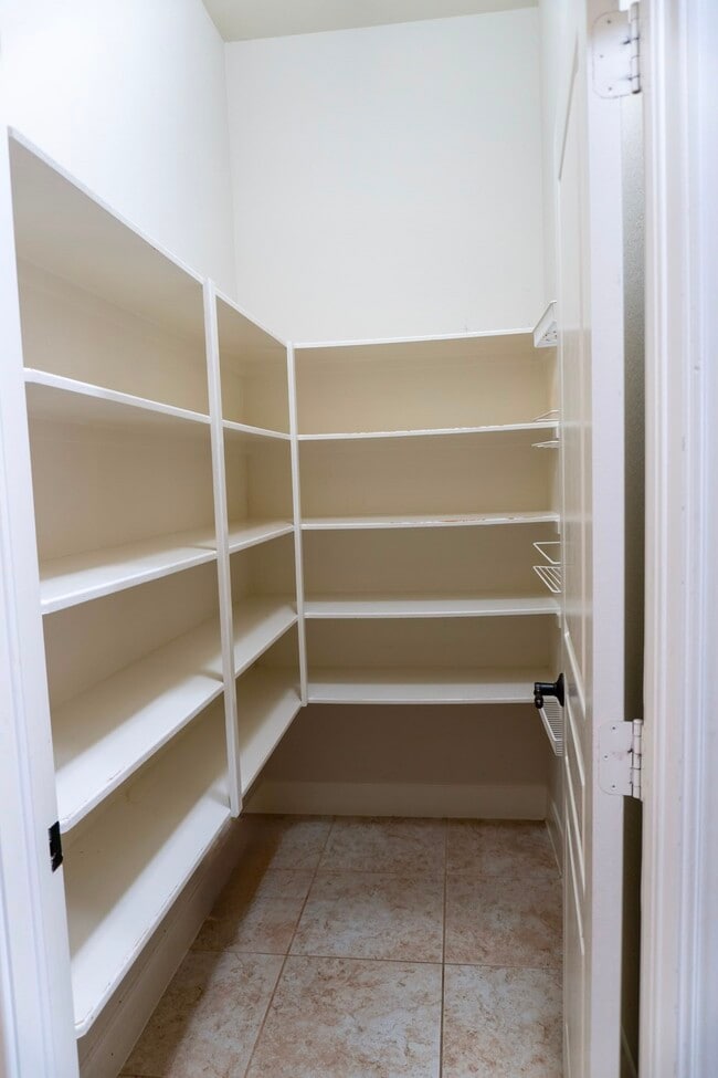 Building Photo - 25614 Somerset Meadows Ct