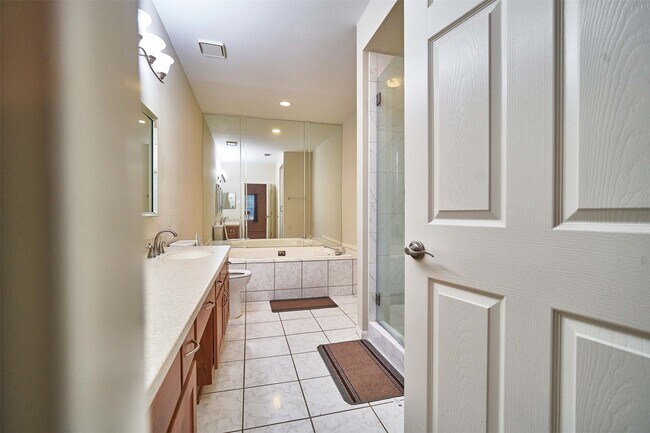 Building Photo - 2816 Holly Hall St