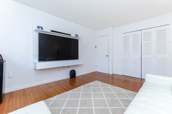 Building Photo - 15 Weld Street Unit 73