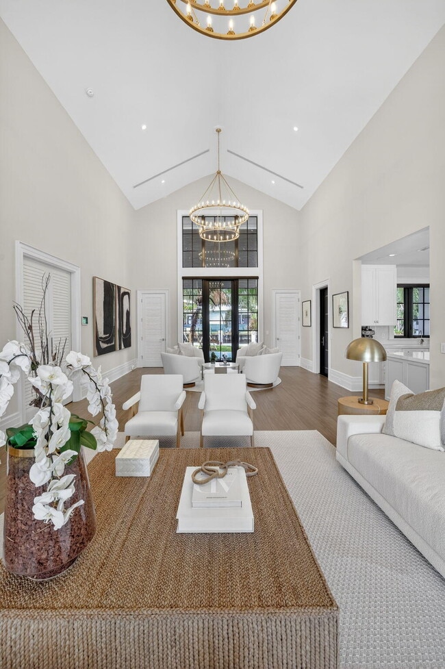 Building Photo - 400 Mola Ave