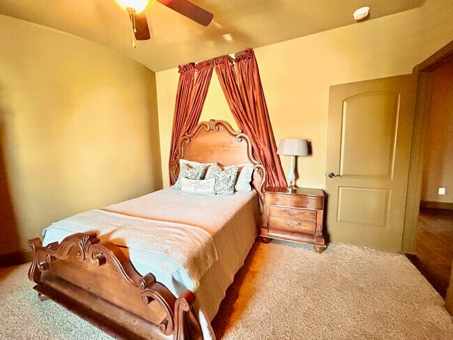 Building Photo - 7511 Raes Creek Dr