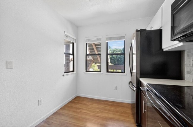 Building Photo - 1123 S Villa Way