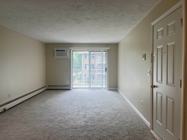 Building Photo - 385 Huse Rd