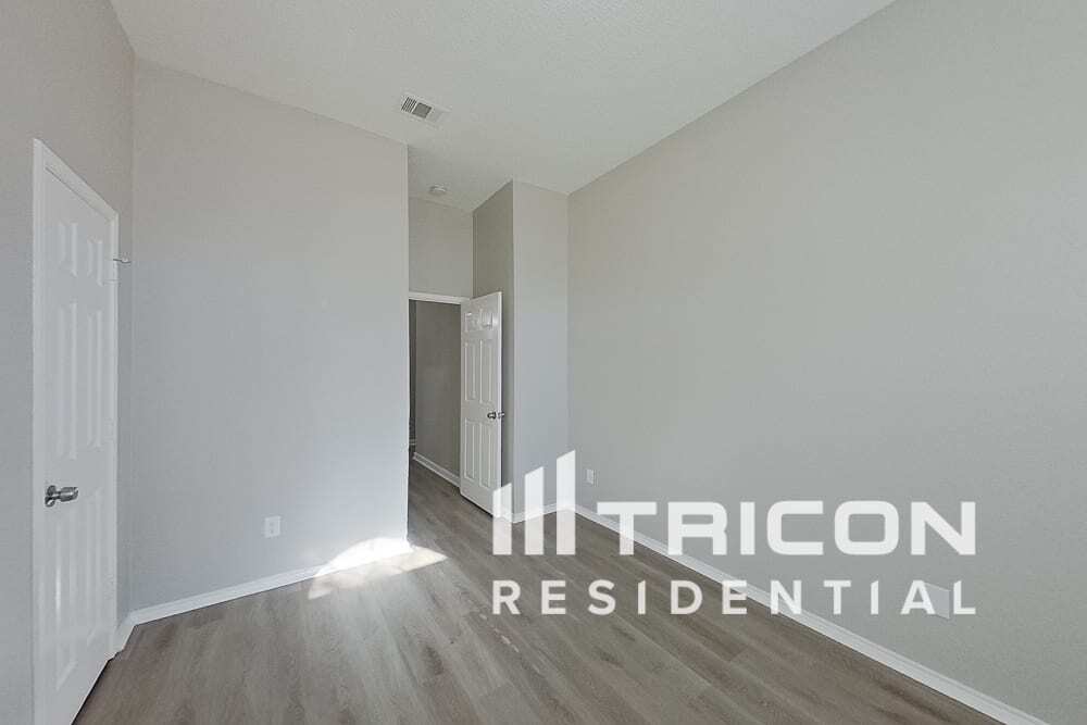 Building Photo - 521 Spicewood Dr