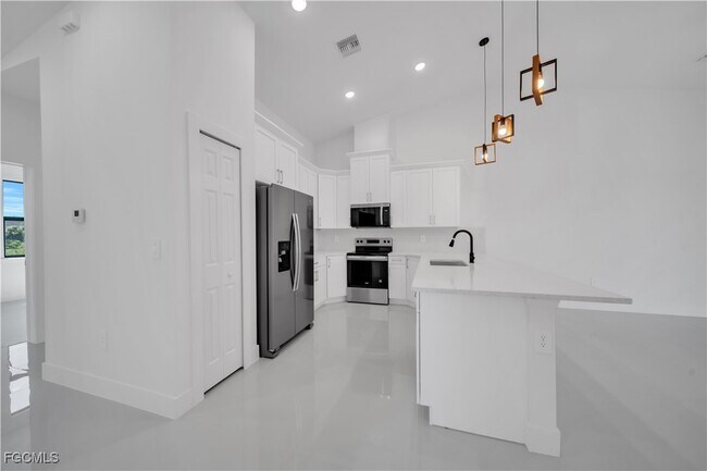 Building Photo - 1112 Eisenhower Blvd