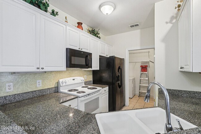 Building Photo - 225 Presidents Cup Way