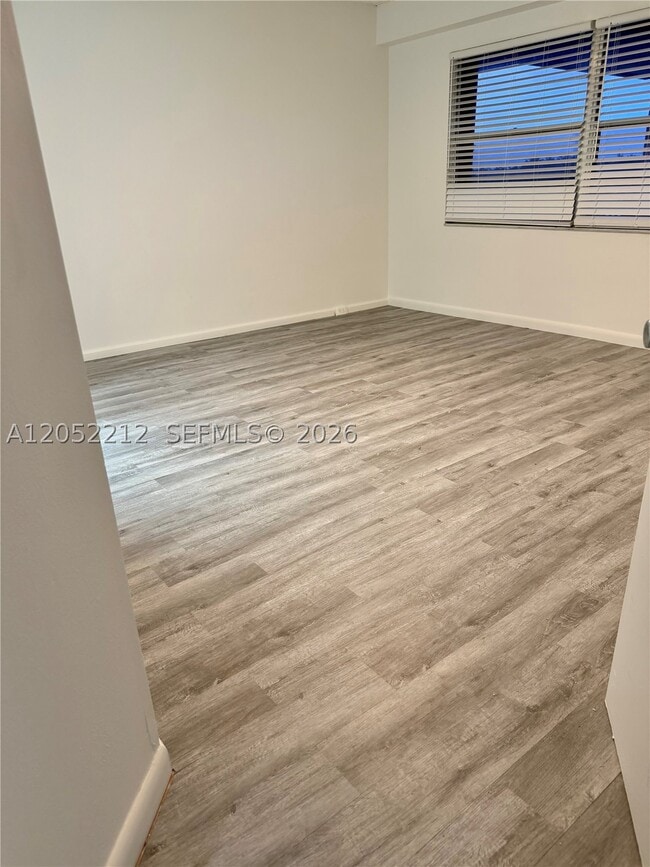 Building Photo - 1000 SW 125th Ave