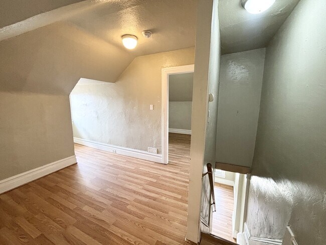 Building Photo - 512-514 E 500 S