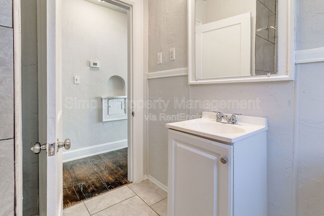 Building Photo - 944 East Dr