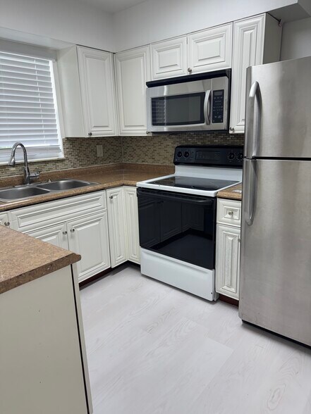 Building Photo - 3403 Rostan Ln