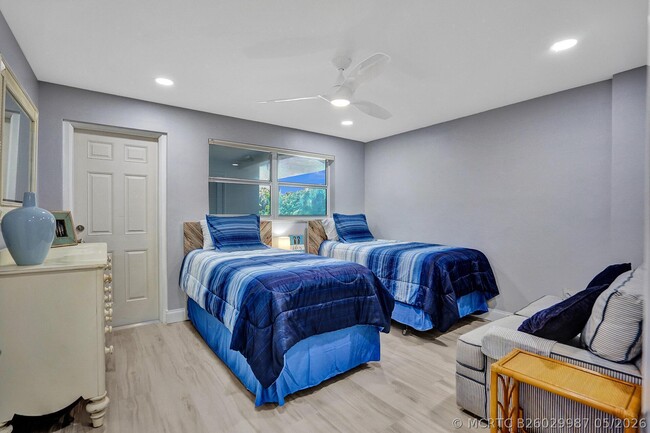 Building Photo - 1021 Hillsboro Mile
