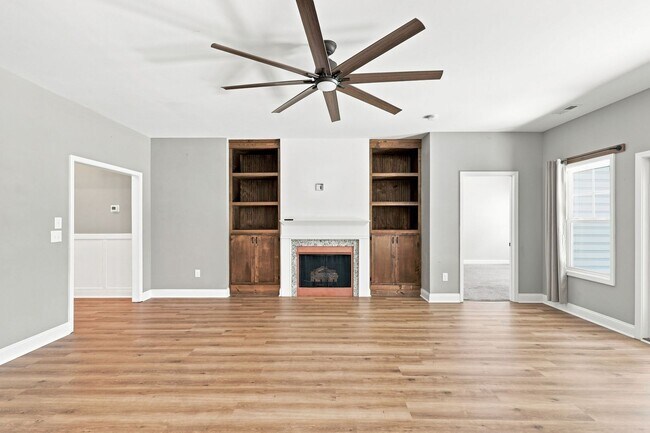 Building Photo - 233 Forester Dr