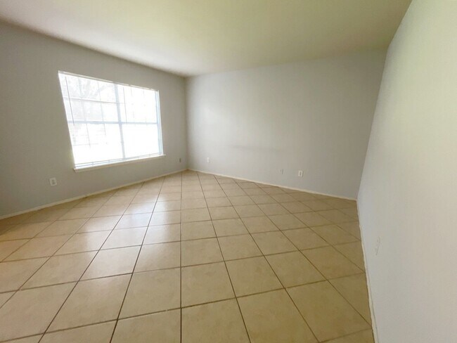 Building Photo - 3127 Glen Spring Dr