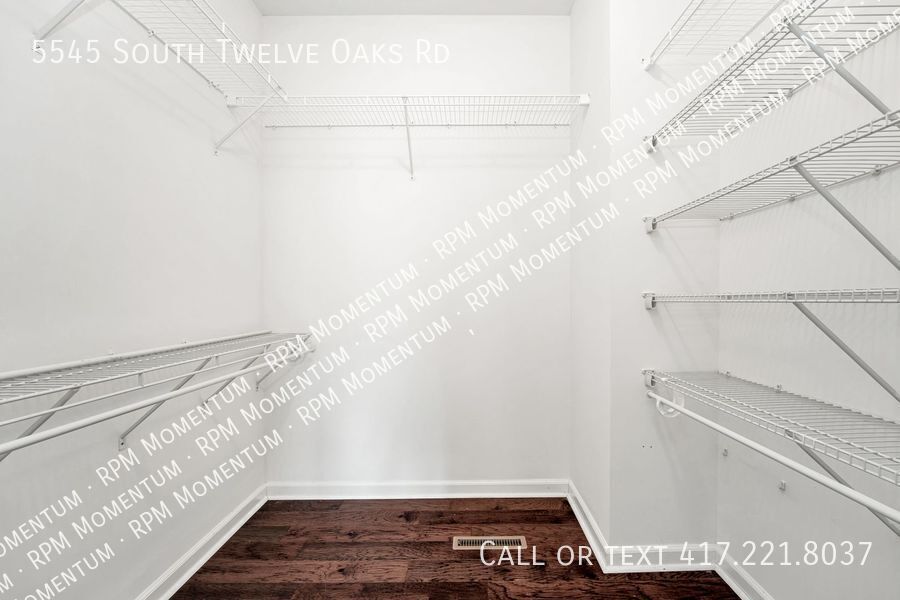 Building Photo - 5545 S Twelve Oaks Rd