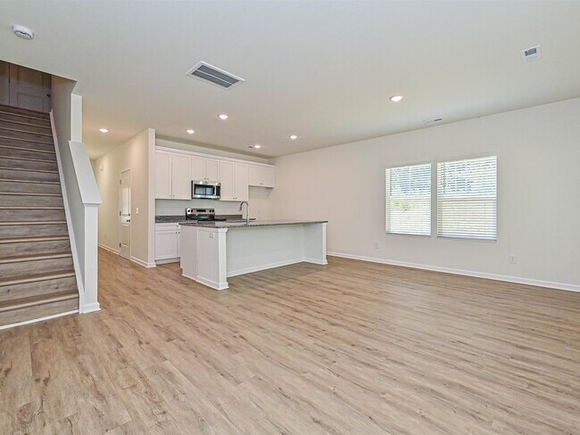 Building Photo - 1725 E Cloaninger Ave