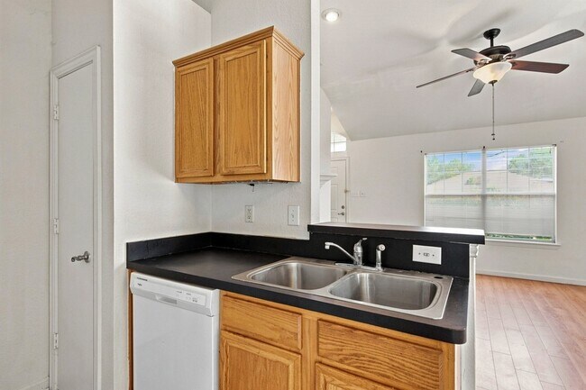 Building Photo - 616 Mustang Ct