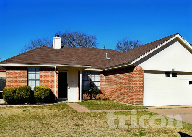 Building Photo - 223 Freedom Ln